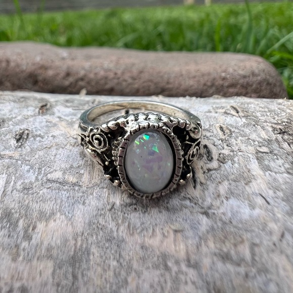 Vintage opal vibe Silver Ring - Picture 3 of 5